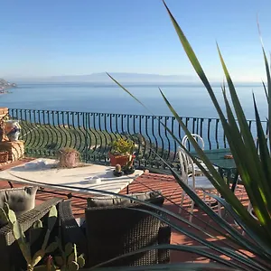 *** Bed & Breakfast La Terrazza Sul Mare Italia